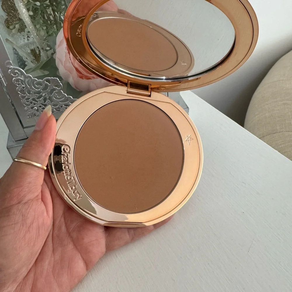 CHARLOTTE TILBURY AIR BRUSH BRONZER MATTE FOR FACE AND BODY